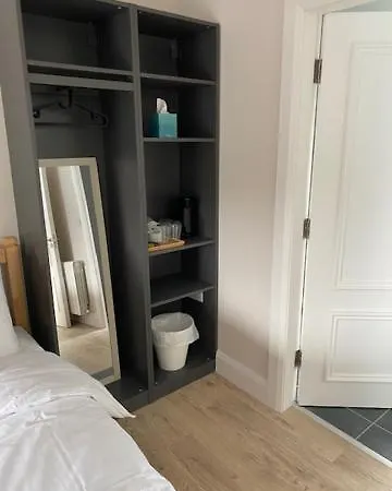 Ardeen House Privatunterkunft *